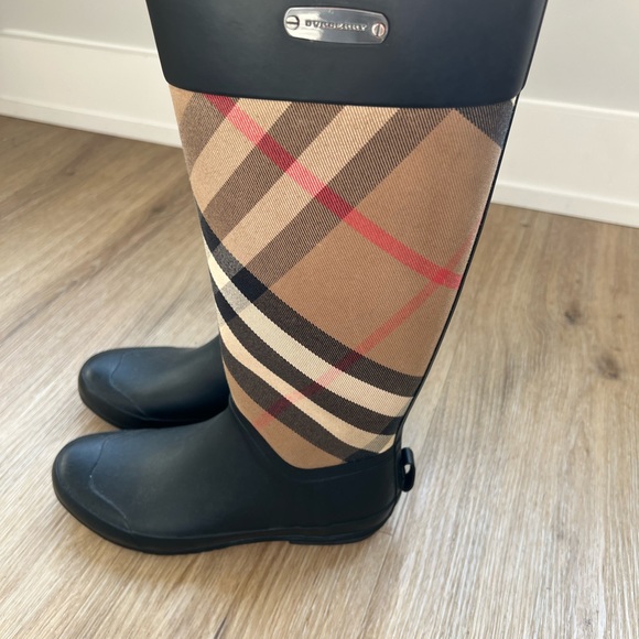 Burberry Clemence Rain Boots - Picture 4 of 11